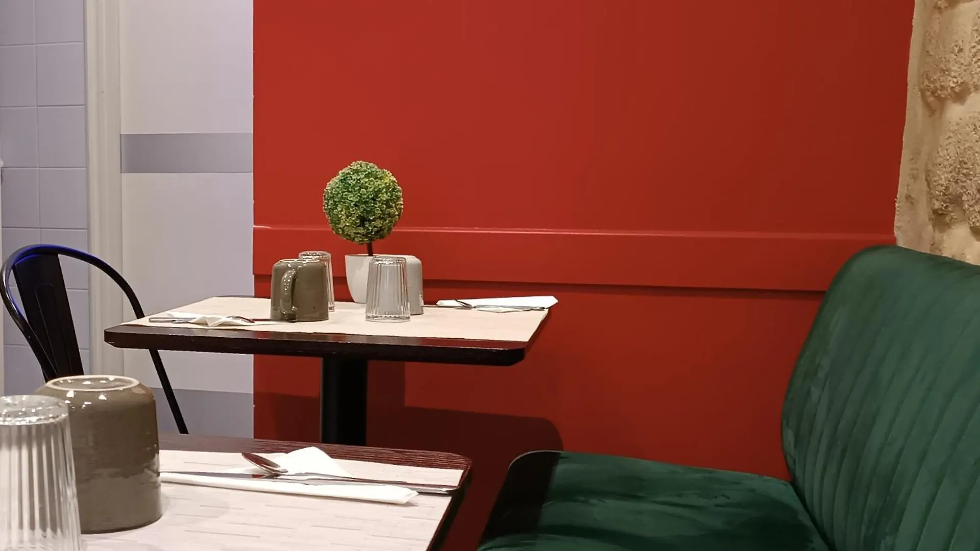 Bastille Secret Hotel